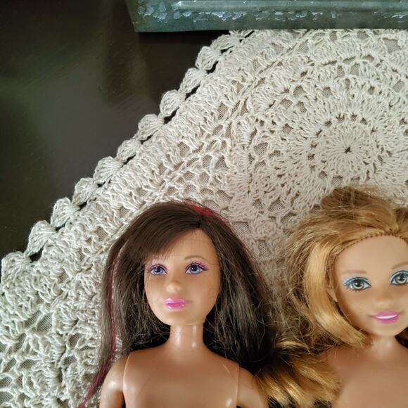 Mattel Barbie Doll Set of 3 Lot Barbie Skipper Stacie Pink Hair No Clothes - Picture 6 of 9